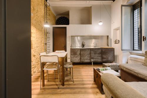 Hostmate - Milano - Pontaccio - Brera