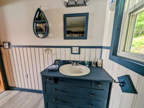 Gambar di galeri bagi Kayak Cabin on Flanders Pond NEW di Sullivan
