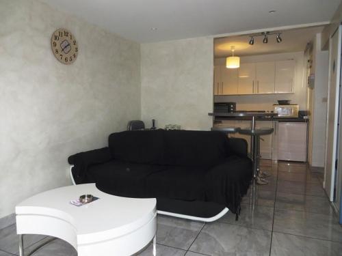 Photo de la galerie de l'établissement AGREABLE APPARTEMENT RENOVE EN REZ DE JARDIN AVEC PARKING, au Cap d'Agde