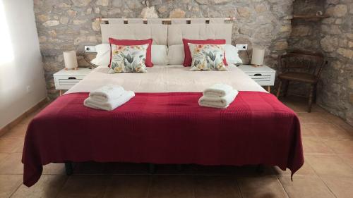 a bedroom with a large bed with towels on it at Lo Cel De Tolo in Toló