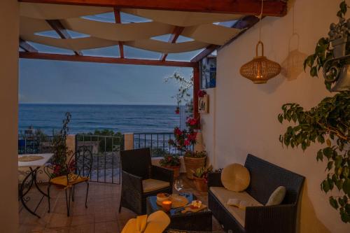 a living room with a view of the ocean at GM Appartment in Léntas