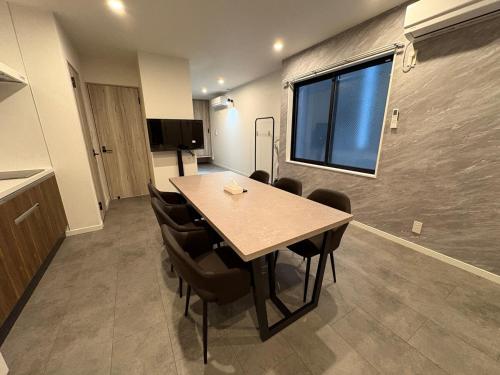 a dining room with a table and chairs in a room at COTO Shibuya Premium Garden in Tokyo