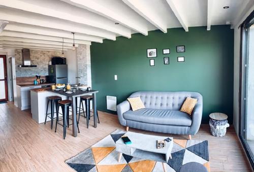 Charmant appartement T3 avec terrasse en rez de jardin sur le Golf e L'Odet