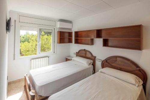 Кровать или кровати в номере Casa con piscina en Vilobí dOnyar