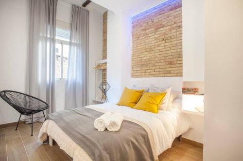 new apartment 4 pax front central station wifi
