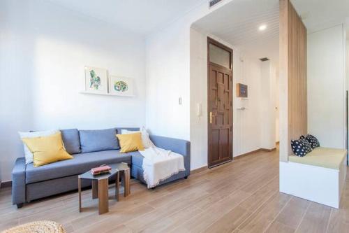 new apartment 4 pax front central station wifi