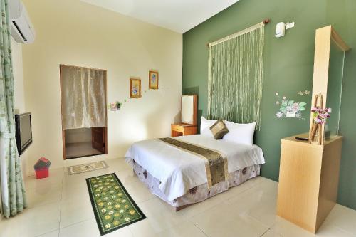 a bedroom with a bed and a tv in it at Dragonfly B&B in Dazhou