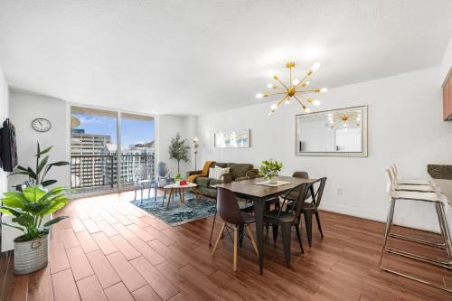 Exclusive 1BR Apartment on 35th floor photo 3