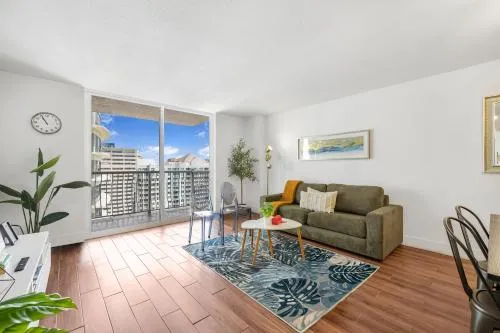 Exclusive 1BR Apartment on 35th floor photo 1