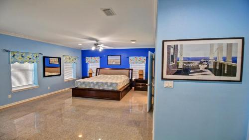 a bedroom with blue walls and a bed in it at FamReunion,EVcharger,3LotsToBeach,HeatedPool,Jacuzzi in South Padre Island