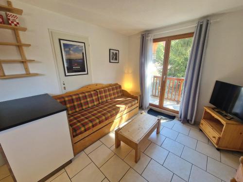 Photo de la galerie de l'établissement Bel apt 8 pers, 3 chambres, balcon, proche pistes - FR-1-265-336, à Modane