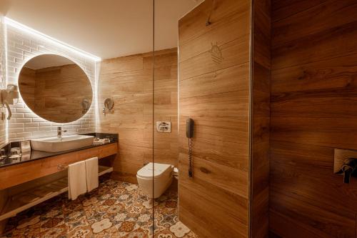 Bilik mandi di Sailor's Beach Club