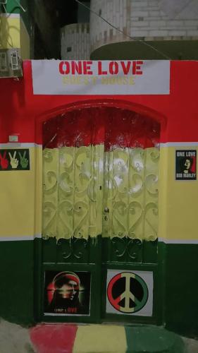 a one love jumeirah shuttle house at One Love Guesthouse & Restaurant in Luxor