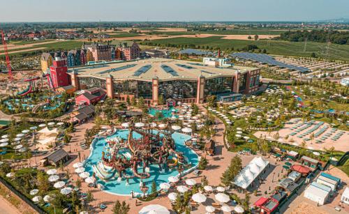 an aerial view of a resort with a water park at Mobil Home Ohana Camping du Ried in Boofzheim