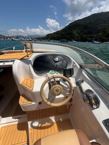 Φυσικό τοπίο κοντά σε αυτό το πλωτό κατάλυμα