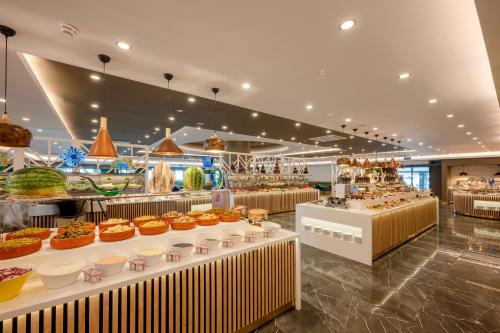 Makanan di atau berdekatan resort