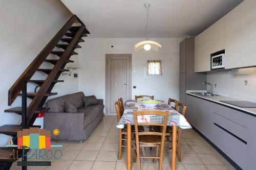 a kitchen and dining room with a table and chairs at Fiordo Mare Vostrum in Isola Albarella
