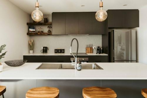 a kitchen with a sink and a refrigerator at Pepik in Hawley Beach in Hawley Beach