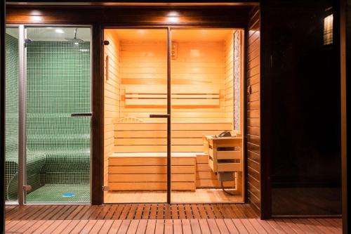a sauna with a shower and a glass door at Nadas Kazdağları in Canakkale