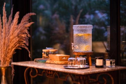 a table with glasses and a jar on it at Nadas Kazdağları in Canakkale