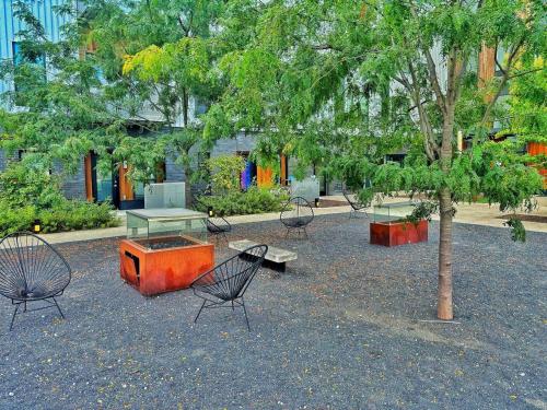 Taman di luar Marbled Shores Hideaway (239)
