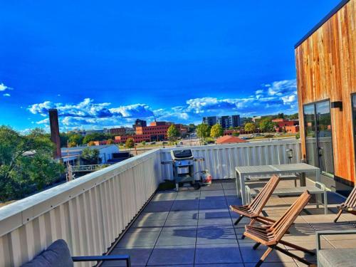 a patio with a table and chairs on a balcony at Retro Elegant Studio (136) in Des Moines