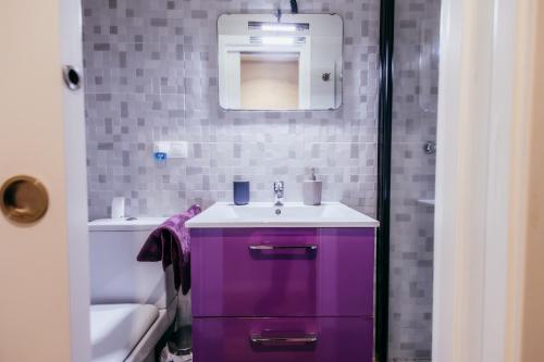 Queen Apt, 2min to Beach, Terrace, 3BD, 6PAX