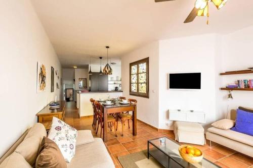 Stunning 2 bed penthouse in Tuhillo, Parador area