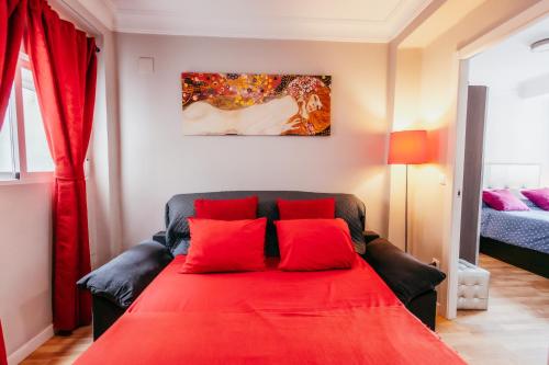 Queen Apt, 2min to Beach, Terrace, 3BD, 6PAX