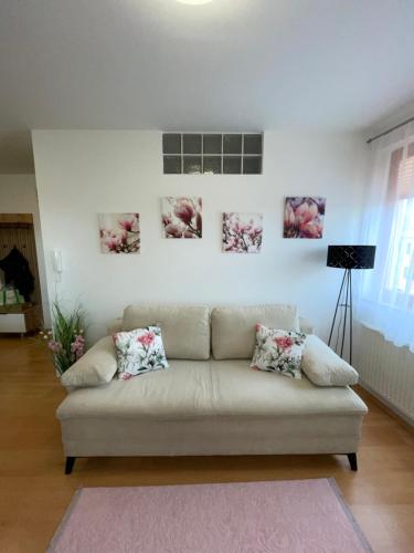 Ruang duduk di Magnólia Apartmam