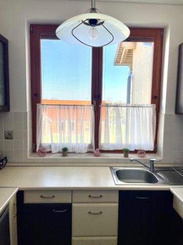 Dapur atau dapur kecil di Magnólia Apartmam