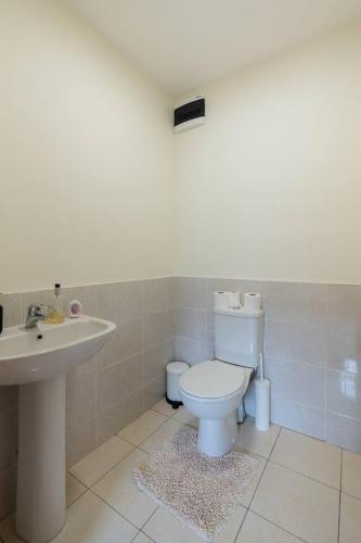 Ванная комната в Townside Stay - New Town Dingle