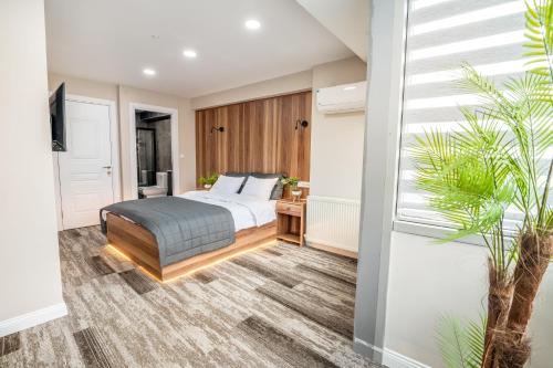 a bedroom with a bed and a window at Piola Hotel Kadıköy in Istanbul