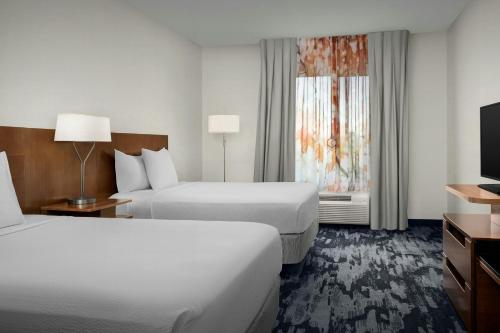 Postel nebo postele na pokoji v ubytování Fairfield Inn & Suites by Marriott Atlanta Stockbridge