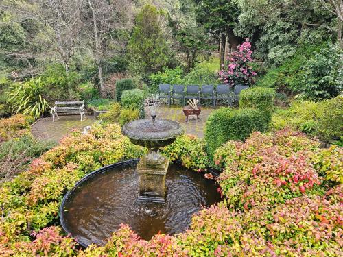 a fountain in the middle of a garden at Bellevue - Beautiful View in Mount Victoria