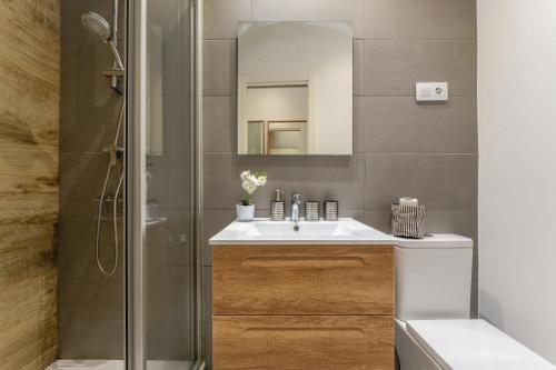 3min Walk - Retiro & Atocha - Luxury District and Desk