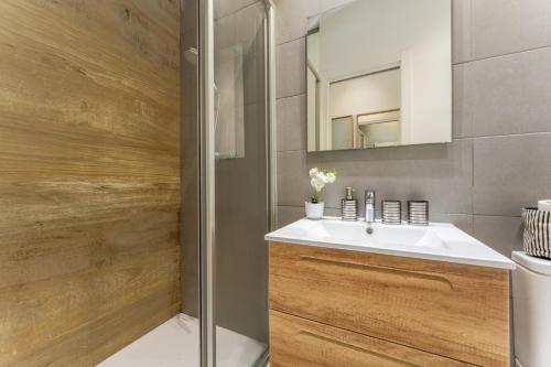 3min Walk - Retiro & Atocha - Luxury District and Desk