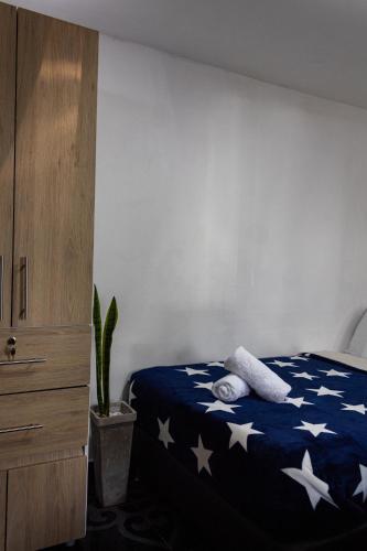 a bedroom with a bed with stars on it at Mayka cabañas con JACUZZI in Guatapé