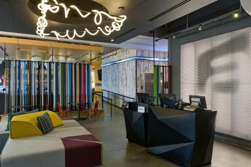 Χώρος καθιστικού στο Aloft Durham Downtown