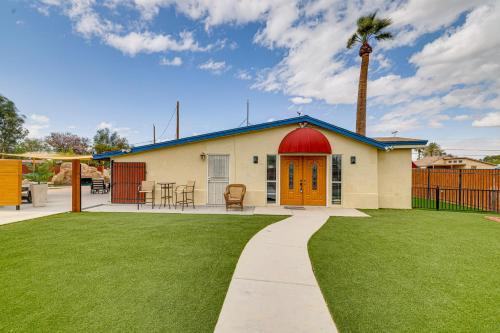 Gallery image of 5 Mi to Phoenix Zoo Poolside Paradise! in Phoenix