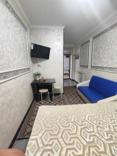 Телевизор и/или развлекательный центр в Nur-Ayana guest house