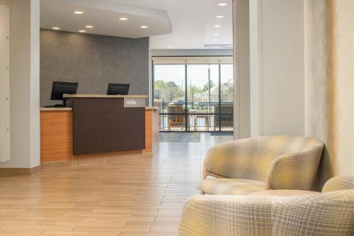 an office lobby with a reception desk and a chair at TownePlace Suites by Marriott Jackson Ridgeland/The Township at Colony Park in Ridgeland