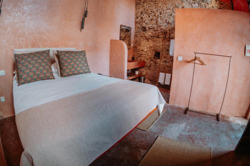 a bedroom with a large bed in a room at Casa de São Roque in Avis