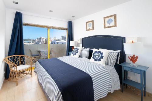 Bright Apt Marina View Steps to Beach
