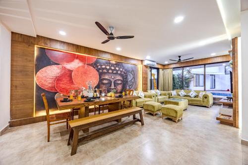 Ruang duduk di 3bhk Luxurious Villa with Private Pool