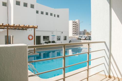 Bazén v ubytování Costa Elegante Hotel & Suites nebo v jeho okolí