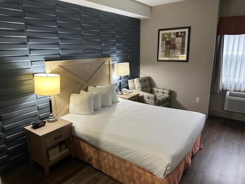 Ένα ή περισσότερα κρεβάτια σε δωμάτιο στο Best Western Peace Arch Inn
