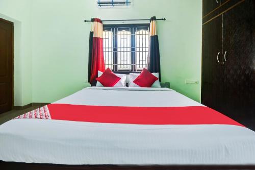 Katil atau katil-katil dalam bilik di Hotel O Aruthraa Residency
