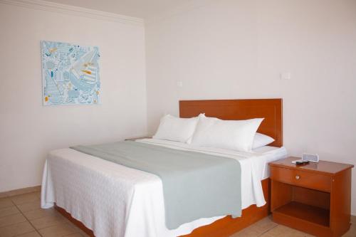 Postel nebo postele na pokoji v ubytování Costa Elegante Hotel & Suites