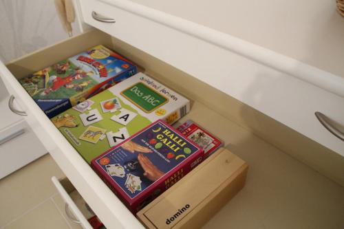a drawer full of childrens books in a drawer at Apartment FALVIG inkl. Küche in Bad Schonborn